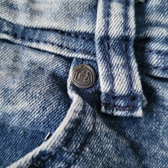 Encrypted NYC Men’s Sz 36 Distressed Denim Jean Shorts, Detailed Buttons, EUC - Picture 8 of 11